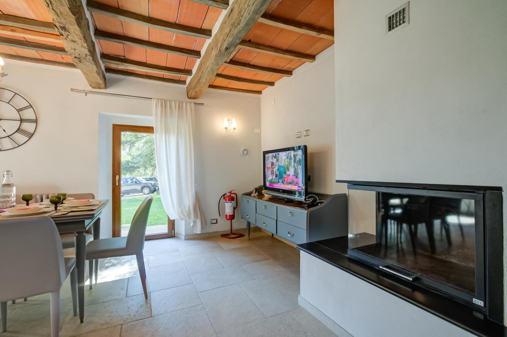 Tuscan S Margherita Private Outdoor - Happy *